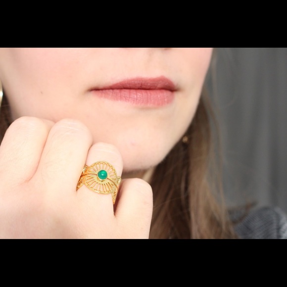 L’atlier Mahè Ring Gold w/ Green Stone Adjustable - Picture 2 of 6